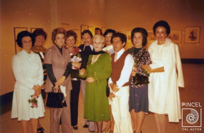 En la exposición de los 23 alumnos de Margarita Bertheau, Museo Nacional por Bertheau, Margarita. Redondo, María de los Ángeles.  Valverde, Cesar.  Gómez, Margarita.