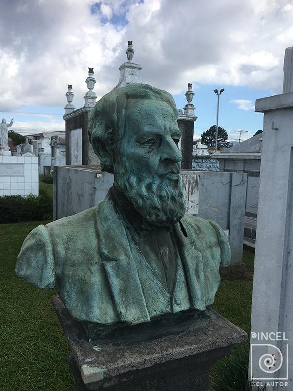 Tumba de Rafael Barroeta en el Cementerio General(detalle) por Bonilla, Juan Ramón. Patrimonio cultural escultórico