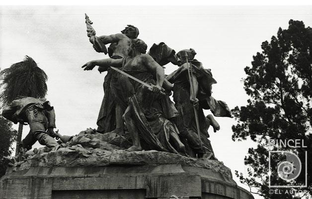 Monumento Nacional (Costa Rica guiando las Repúblicas. Centroamericanas expulsando al invasor ) por Carrier Belleuse, Louis (extranjero). Patrimonio cultural escultórico
