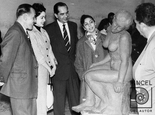 Exposición de la escuela de Bellas Artes. Escultura de Cecilia Fonseca por Escuela Nacional de Bellas Artes. Portuguez Fucigna, John. Fonseca Boraschi, Cecilia. Fernández, Lola