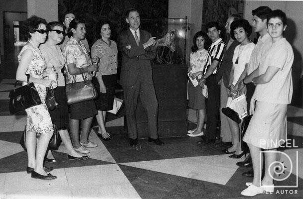 Visita de profesores y alumnos de Bellas Artes al Museo Metropolitano de Nueva York por Escuela Nacional de Bellas Artes. Romero, Sonia. Amighetti, Francisco. López Escarré, José Luis