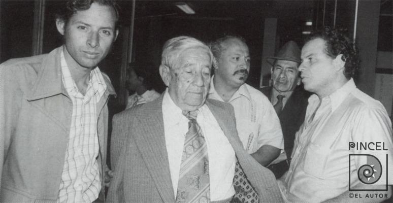 Fotografía con los artistas Juan Rafael Chacón, Juan Frutos, Juan Manuel Sánchez  y Olger Villegas por Fernández, Rafael (Rafa). Chacón, Juan Rafael. Villegas, Ólger. Sánchez, Juan Manuel