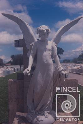 Monumento Familia Soto por Froli, Adriático (extranjero). Patrimonio cultural escultórico. Documental