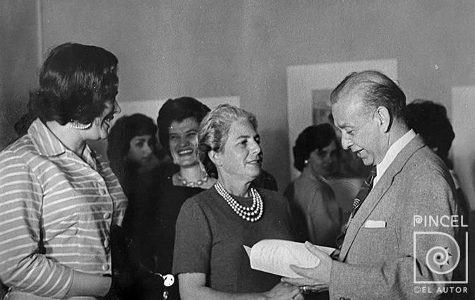 Manuel de la Cruz González junto a Margarita Bertheau  y su esposa Tanya Kreysa por González, Manuel de la Cruz. Kreysa, Tanya. Bertheau, Margarita