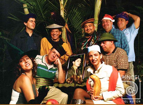 Fotografía del grupo en el estudio de Florencia Urbina por Grupo Bocaracá. Documental. Maffioli, Mario. Hernández, Miguel. Rojas, José Miguel. Chacón, Luis.  Martén, Ana Isabel. Herrera, Fabio. Urbina, Florencia. Lizano, Roberto. Solís, Rafael Ottón. Arrieta, Pedro