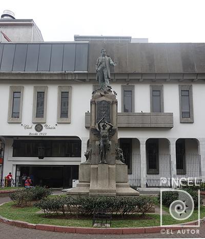 Monumento a Juan Rafael Mora Porras por Piraino, Pietro (extranjero). Patrimonio cultural escultórico