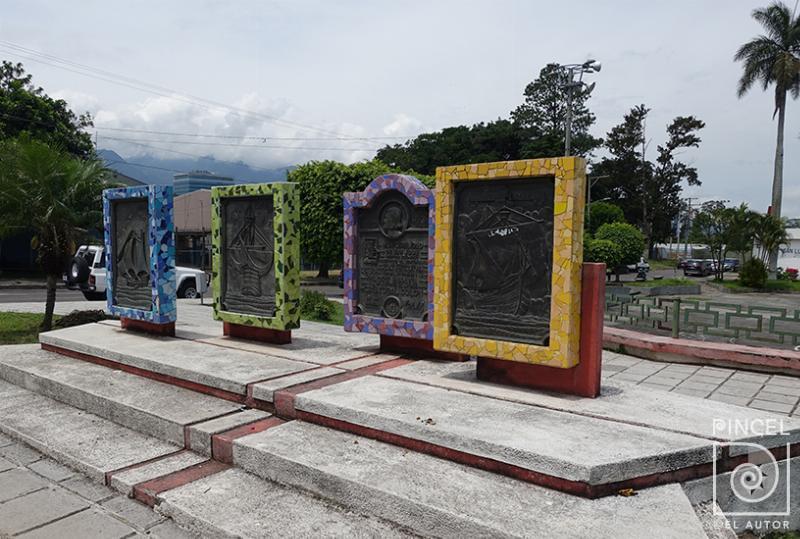 Nuevo emplazamiento relieves Homenaje a Colón del antiguo Obelisco por Sáenz González, Rafael. Solano, Noé