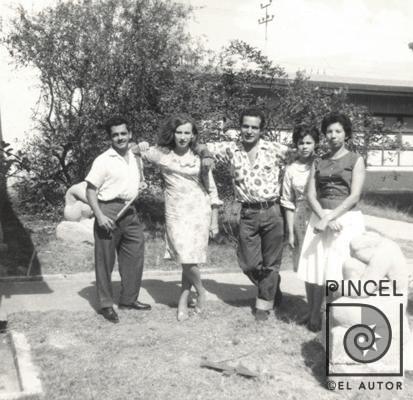 Néstor Zeledón junto a Domingo Ramos y Zulay Soto por Zeledón Guzmán, Néstor. Soto, Zulay.  Ramos, Domingo