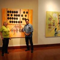 El artista junto a Zulay Soto con una de sus obras por Apuy, Otto. Soto, Zulay