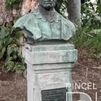 Presbítero Cecilio Umaña (con pedestal) por Bonilla, Juan Ramón