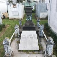 Tumba de Rafael Barroeta en estado de abandono en el Cementerio General por Bonilla, Juan Ramón. Patrimonio cultural escultórico