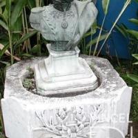Simón Bolívar. Con pedestal de mármol por Chacón, Juan Rafael