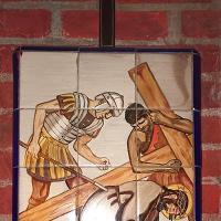 3ª estación: Jesús cae, por primera vez, bajo el peso de la cruz por Desconocido