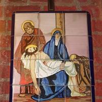 13ª estación: Jesús en brazos de su madre por Desconocido