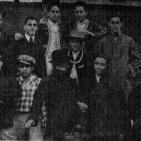 Alejo Dobles junto a un grupo de exalumnos del Colegio Seminario por Dobles, Alejo