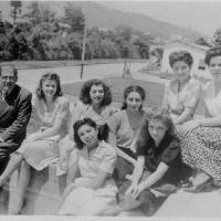 Alumnas de IV año de la Facultad de Bellas Artes por Escuela Nacional de Bellas Artes. Salazar Quesada, José Francisco. Fernández, Lola. Luján, Flora