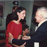 La artista saludando a don Paco Amighetti por Martén, Ana Isabel. Grupo Bocaracá. Amighetti, Francisco. Fontanarrosa Ruiz, Blanca