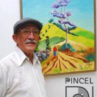 El artista junto a una de sus obras de la serie "Paisajes de Pacayas Cartago" por Moya Barahona, Carlos