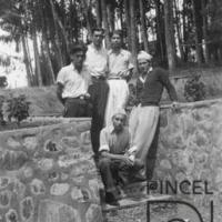 Pedro Ortiz  con amigos en el Sanatorio Durán por Ortiz, Pedro