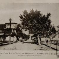 Oficinas del ferrocarril al atlántico, y de la United Fruit Co. San José, Costa Rica. Avenida de las Damas por Paynter Brothers