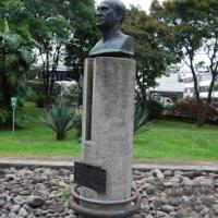 Busto del Dr. Rafael Ángel Calderón Guardia en la Universidad de Costa Rica (Vista 3/4) por Portuguez Fucigna, John
