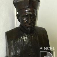 Monseñor Victor Manuel Sanabria (vista 3/4) por Portuguez Fucigna, John