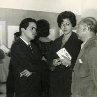 Carlos Poveda junto a Tanya Kreysa y Manuel de la Cruz González durante una exposición del artista por Poveda, Carlos. Kreysa, Tanya. Gonzalez, Manuel de la Cruz