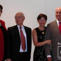 Fotografía  de Guido Sáenz, Rocío Fernández directoradel Museo y ME Guardia, curadora de la exposición: De Donde Vengo y A Donde Estoy¨ por Poveda, Carlos. Sáenz, Guido.