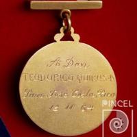 Medalla en Homenaje a T. Quirós. por Quirós, Teodorico