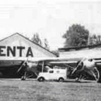 Hangares de la ENTA en el aeropuerto La Sabana por Roa, Mario