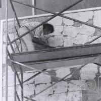 Juan L. Rodríguez  trabajando mural en la Biblioteca Nacional por Rodríguez, Juan Luis