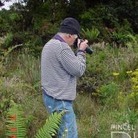 José Sancho fotografiando flora por Sancho, José