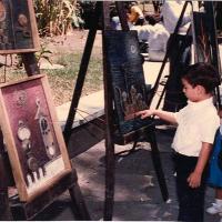 Niños contemplando obras de Zulay Soto en el Parque España por Soto, Zulay