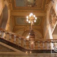 Escalinata hacia Foyer del Teatro Nacional por Teatro Nacional