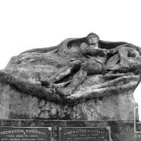 Monumento a  los héroes caídos de la Guerra Civil de 1948 por Umaña, Luis