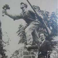 Luis Umaña en Monumento a Juan Santamaría de la Asamblea Legislativa por Umaña, Luis.