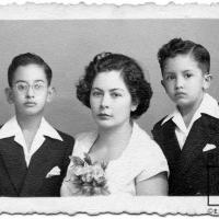 Dora Vargas e hijos por Vargas, Dora