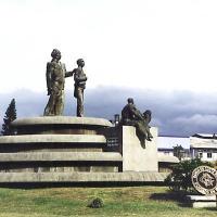 Monumento a las Garantías Sociales. Homenaje a Calderón Guardia. Vista 3/4. Foto antes del 2018 en que sufrió un percance por Villegas, Olger