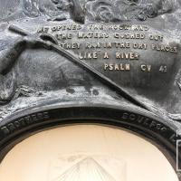 Fuente de Moisés tocando la roca (detalle superior) por Wills Brothers (extranjero). Patrimonio cultural escultórico