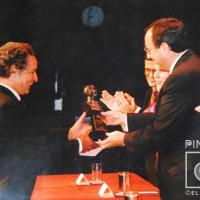 Nestor Zeledón Guzmán recibiendo el premio Magón por Zeledón Guzmán, Néstor