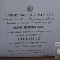 Título de Catedrático en la Universidad de Costa Rica por Zeledón Guzmán, Néstor. Documental