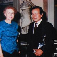 Néstor Zeledón junto a la escritora Julieta Pinto en la entrega del Premio Magón por Zeledón Guzmán, Néstor. Teatro Nacional