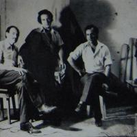 Fotografía Néstor con escultor Luis Umaña y Gerardo Martí por Zeledón Guzmán, Néstor. Umaña, Luis.